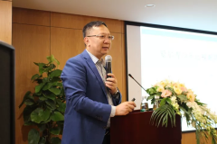 杨智宽教授在成都东区爱尔会诊，带来